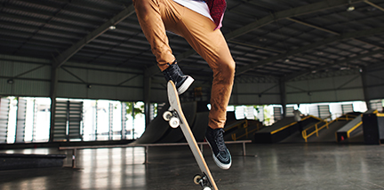 SKATE BOARDING