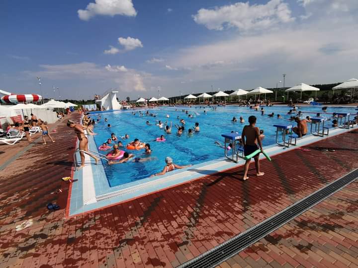 piscina-ext-panoramic.jpg